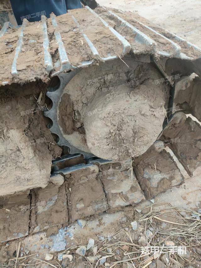 单侧履带整体(整机外观) 单侧履带整体(整机外观)