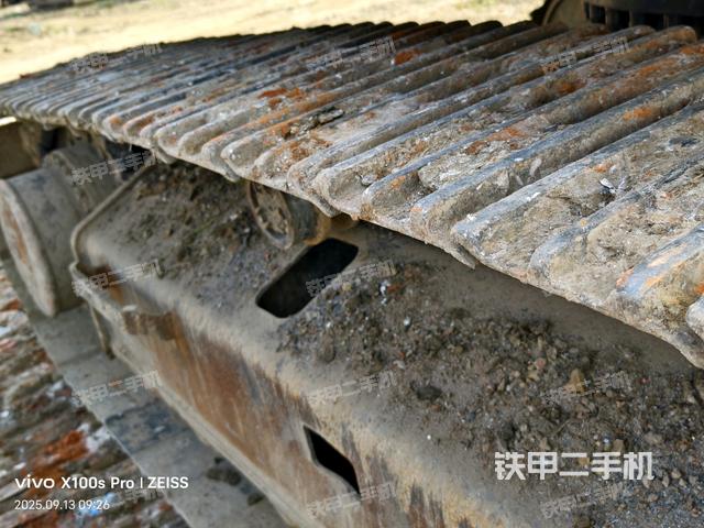 单侧履带整体(整机外观) 单侧履带整体(整机外观)