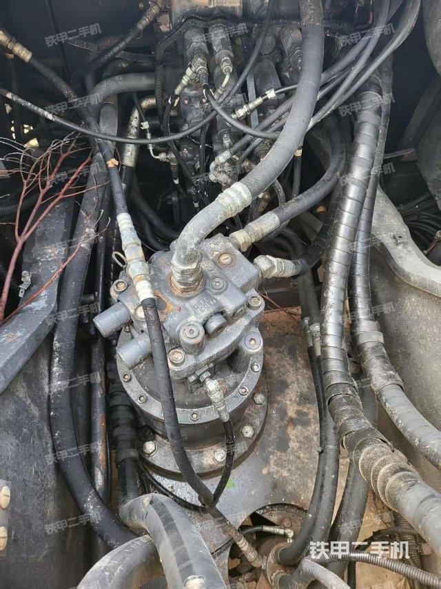 回转马达和主控阀（整机外观）