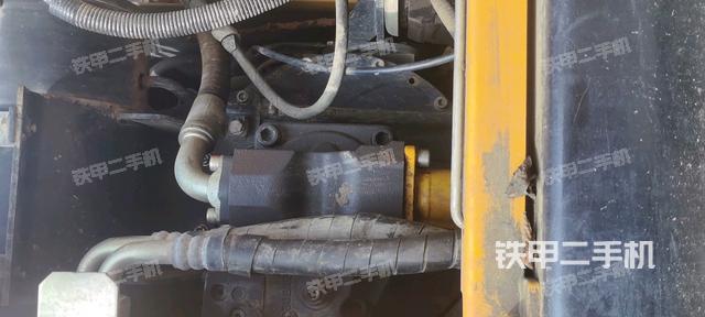 液壓泵艙室正面整體(整機外觀) 液壓泵艙室正面整體(整機外觀)