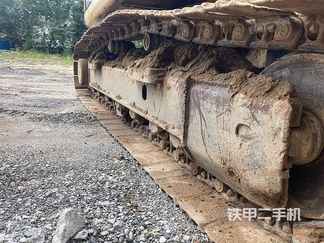 單側(cè)履帶整體(整機(jī)外觀) 單側(cè)履帶整體(整機(jī)外觀)