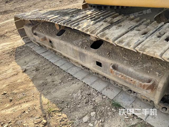 单侧履带整体(整机外观) 单侧履带整体(整机外观)