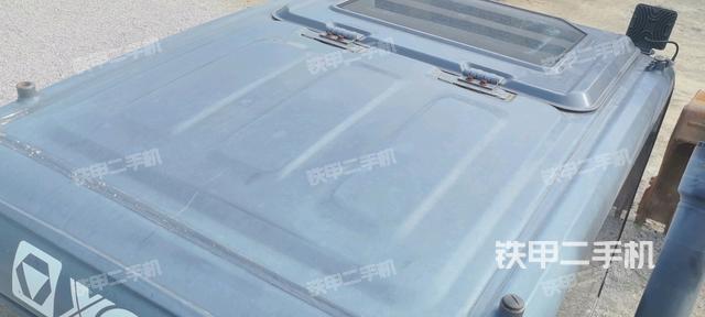 驾驶室顶部(整机外观) 驾驶室顶部(整机外观)