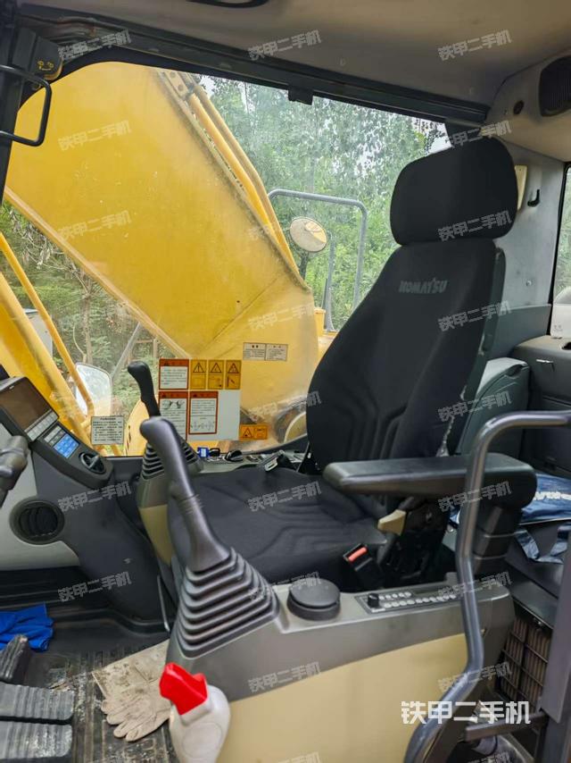 驾驶室整体(整机外观) 驾驶室整体(整机外观)