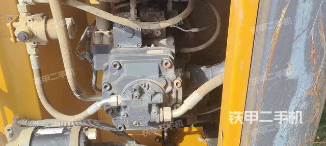 液压泵舱室正面整体(整机外观) 液压泵舱室正面整体(整机外观)