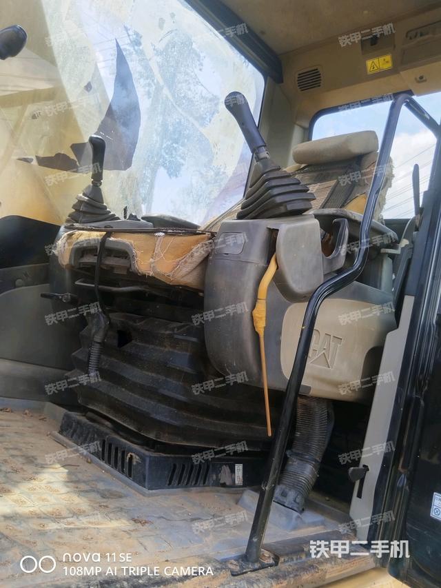 左后方玻璃角標(biāo)(駕駛室部分) 左后方玻璃角標(biāo)(駕駛室部分)