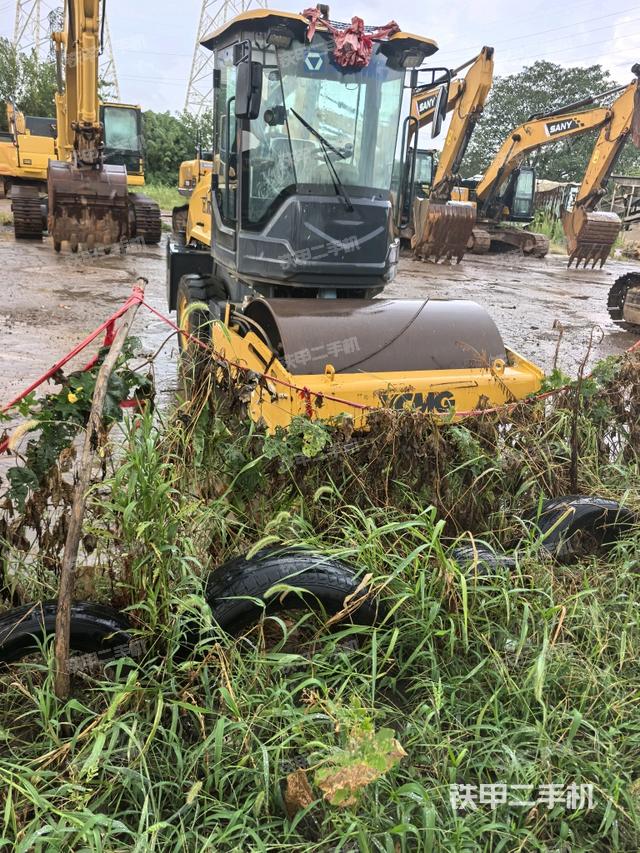 駕駛室外頂全景（壓路機(jī)駕駛室）