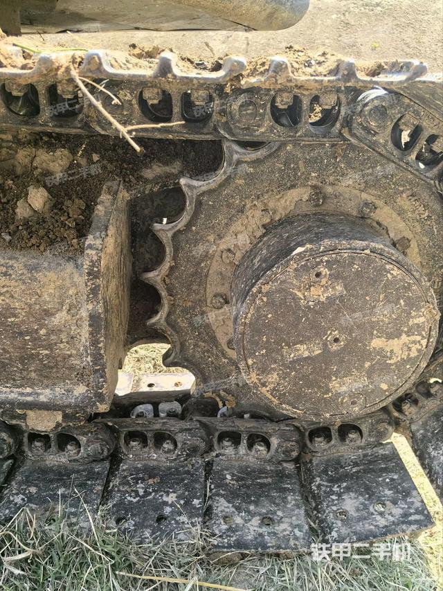 单侧履带整体(整机外观) 单侧履带整体(整机外观)