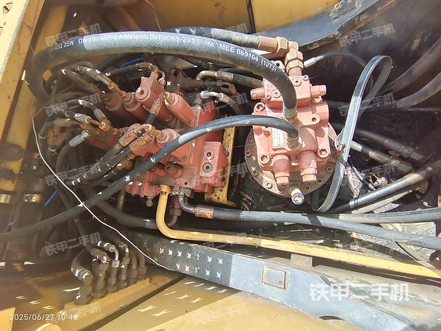 回轉(zhuǎn)馬達(dá)和主控閥（整機(jī)外觀）