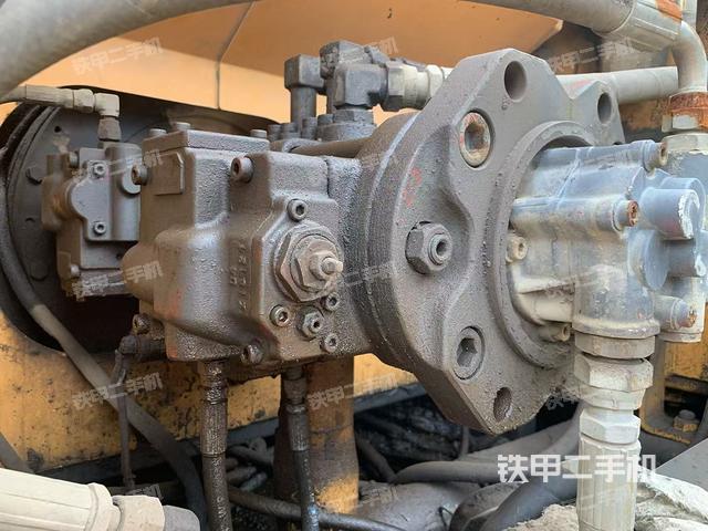 液壓泵艙室正面整體（整機(jī)外觀）