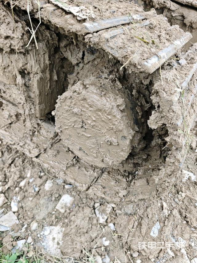 左導(dǎo)向輪（行走機(jī)構(gòu)）