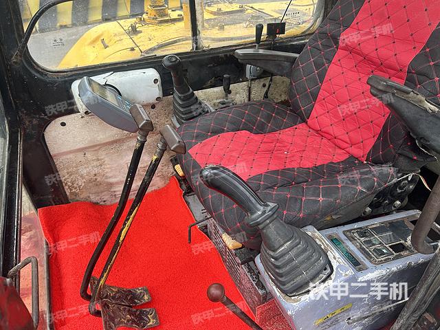 駕駛室整體（整機(jī)外觀）