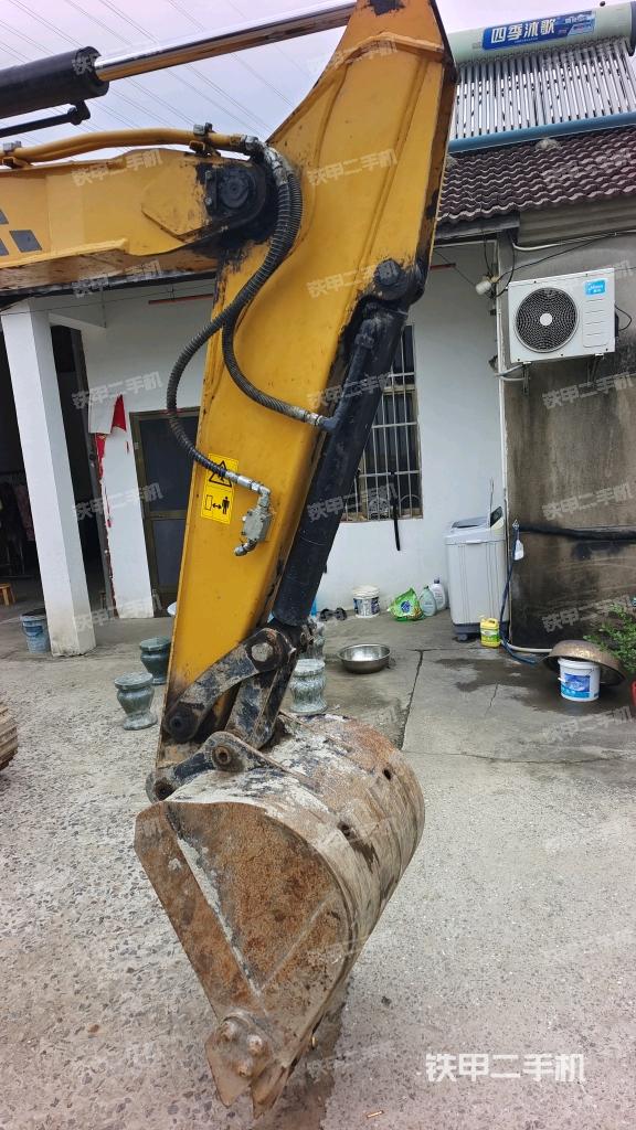 小臂整体右前(工作和回转装置) 小臂整体右前(工作和回转装置)