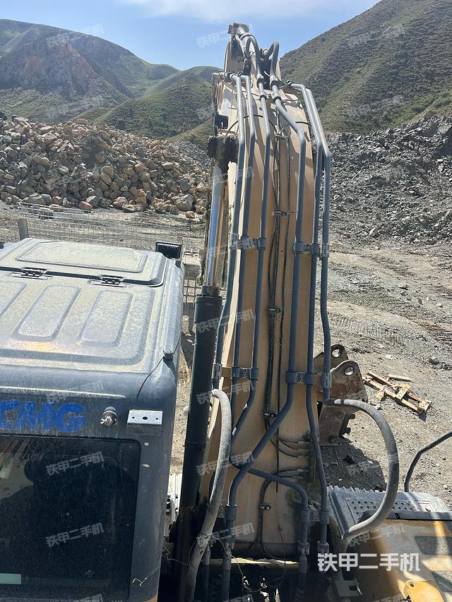 駕駛室頂部(整機(jī)外觀) 駕駛室頂部(整機(jī)外觀)