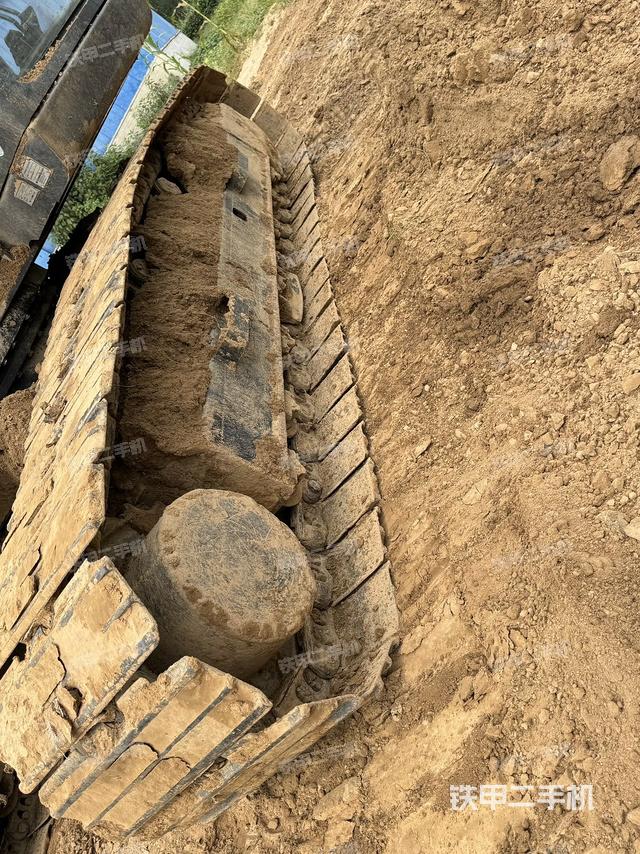 单侧履带整体(整机外观) 单侧履带整体(整机外观)