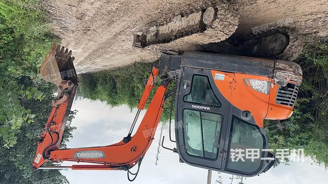 轉(zhuǎn)盤(pán)和下車架正前(工作和回轉(zhuǎn)裝置) 轉(zhuǎn)盤(pán)和下車架正前(工作和回轉(zhuǎn)裝置)