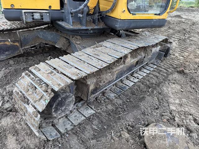 单侧履带整体(整机外观) 单侧履带整体(整机外观)