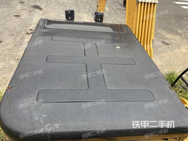 驾驶室顶部(整机外观) 驾驶室顶部(整机外观)