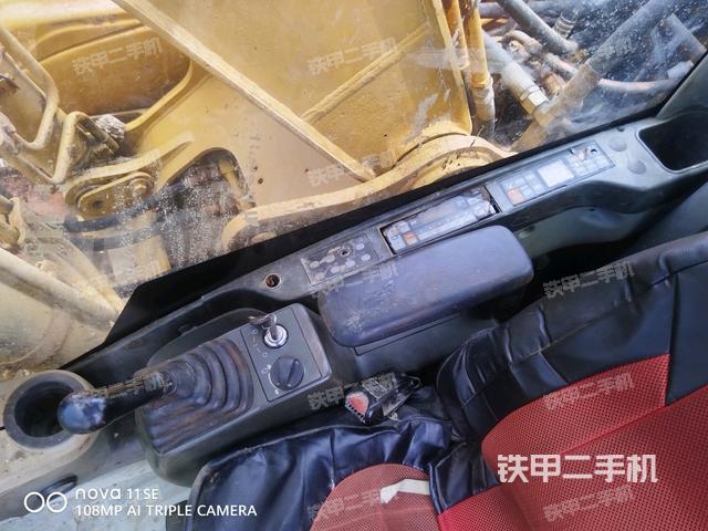 座椅左側(cè)控制臺/音響/含左手柄(駕駛室部分) 座椅左側(cè)控制臺/音響/含左手柄(駕駛室部分)