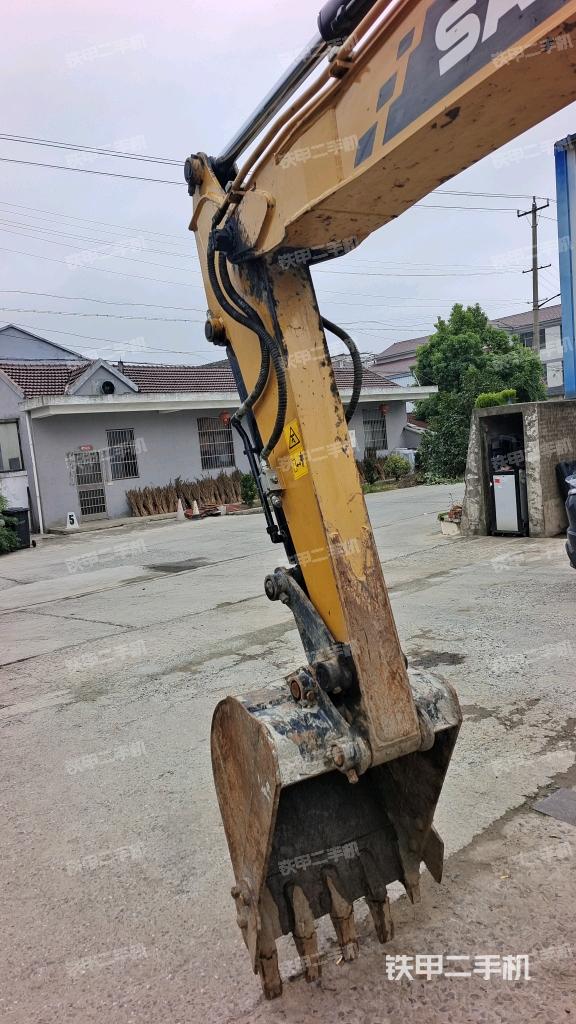 小臂整体左后(工作和回转装置) 小臂整体左后(工作和回转装置)