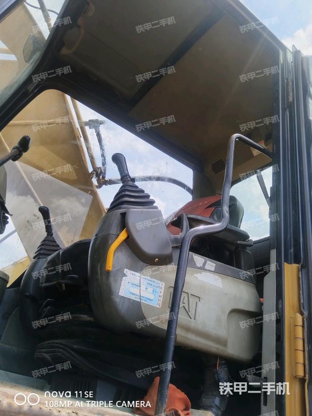 座椅右側(cè)控制臺/鑰匙門/油門/含右手柄(駕駛室部分) 座椅右側(cè)控制臺/鑰匙門/油門/含右手柄(駕駛室部分)