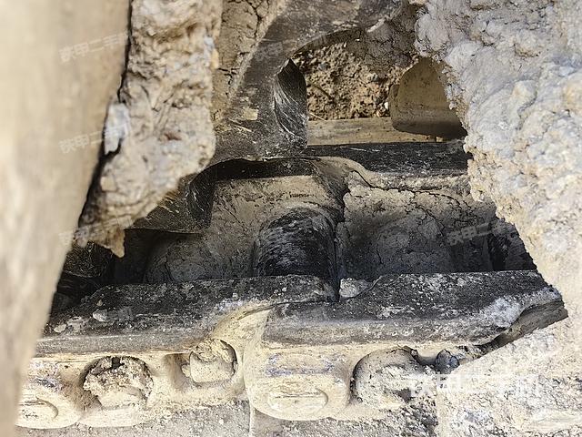 单侧履带整体(整机外观) 单侧履带整体(整机外观)