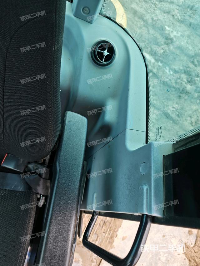 座椅左側(cè)控制臺/音響/含左手柄(駕駛室部分) 座椅左側(cè)控制臺/音響/含左手柄(駕駛室部分)