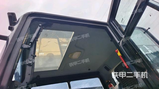 顶棚整体(驾驶室部分) 顶棚整体(驾驶室部分)