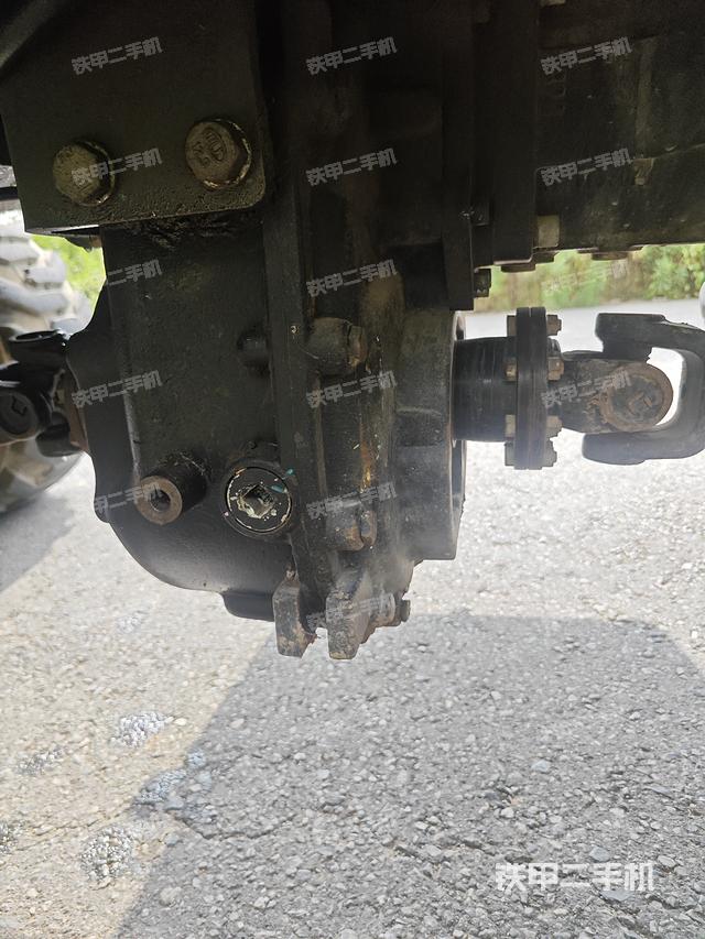 回轉(zhuǎn)馬達(dá)和主控閥(整機(jī)外觀) 回轉(zhuǎn)馬達(dá)和主控閥(整機(jī)外觀)