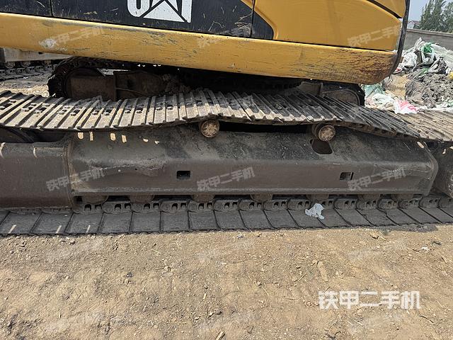 单侧履带整体(整机外观) 单侧履带整体(整机外观)