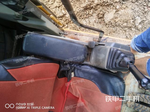 左后方玻璃角標(biāo)(駕駛室部分) 左后方玻璃角標(biāo)(駕駛室部分)