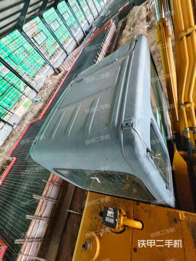 駕駛室頂部(整機外觀) 駕駛室頂部(整機外觀)