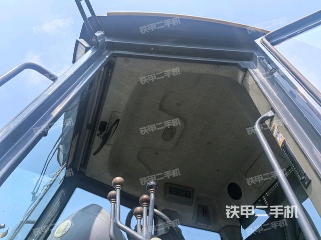 駕駛室內(nèi)部(駕駛室/操作室) 駕駛室內(nèi)部(駕駛室/操作室)