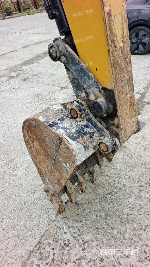 铲斗右后整体(工作和回转装置) 铲斗右后整体(工作和回转装置)