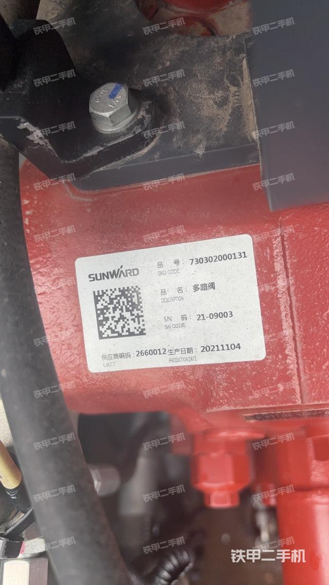 回轉馬達和主控閥（整機外觀）