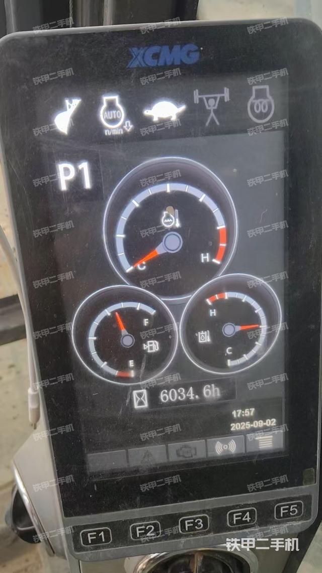 駕駛室頂部(整機外觀) 駕駛室頂部(整機外觀)