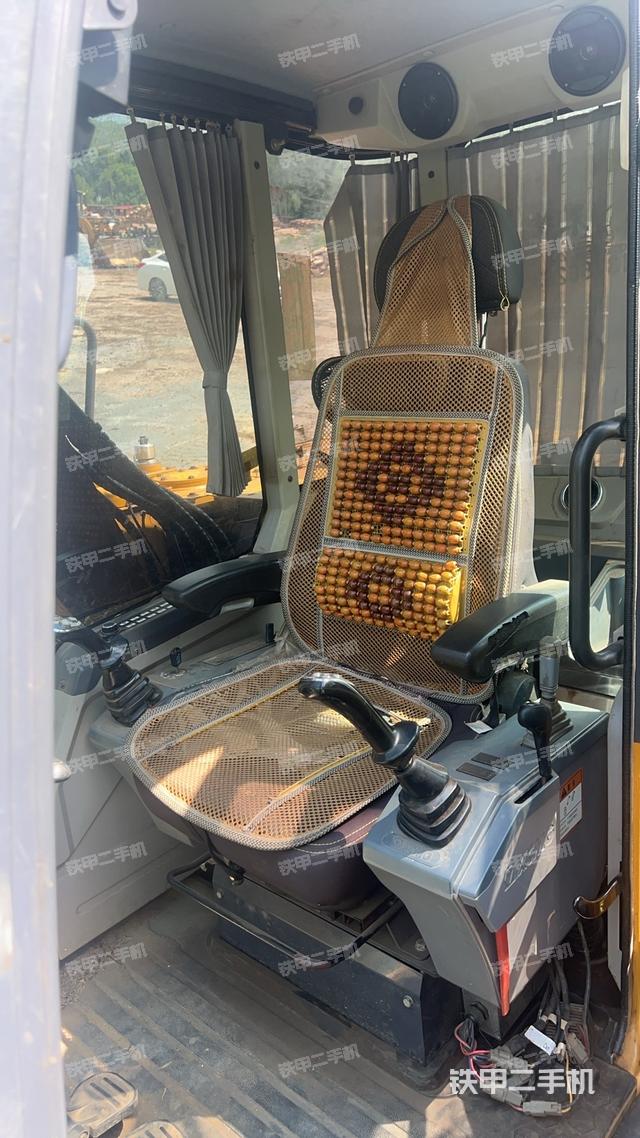 驾驶室整体(整机外观) 驾驶室整体(整机外观)