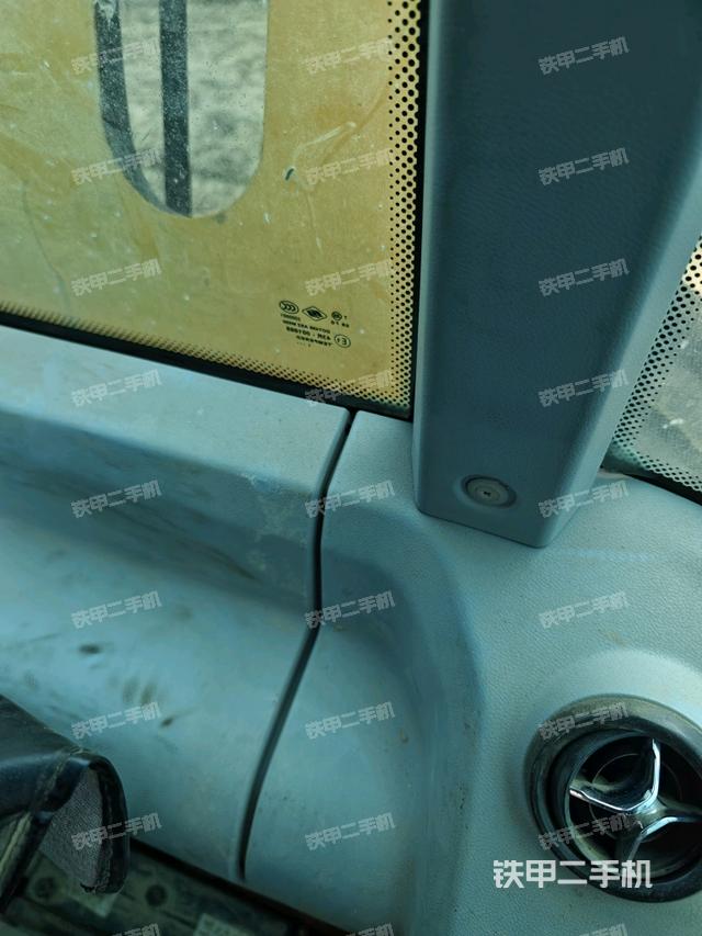 座椅右側(cè)控制臺/鑰匙門/油門/含右手柄(駕駛室部分) 座椅右側(cè)控制臺/鑰匙門/油門/含右手柄(駕駛室部分)