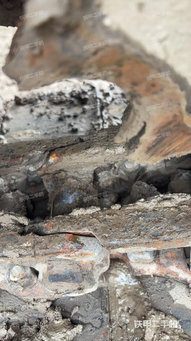 左側(cè)履帶整體?(行走機(jī)構(gòu)) 左側(cè)履帶整體?(行走機(jī)構(gòu))