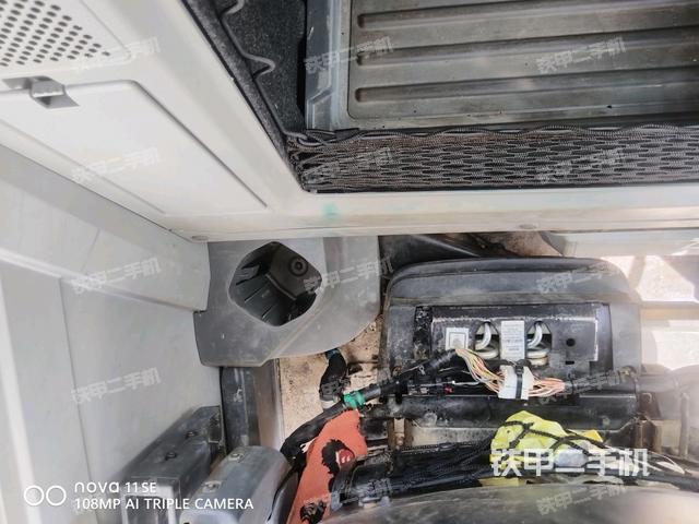 左后方玻璃角標(biāo)(駕駛室部分) 左后方玻璃角標(biāo)(駕駛室部分)