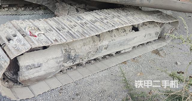 單側(cè)履帶整體(整機外觀) 單側(cè)履帶整體(整機外觀)