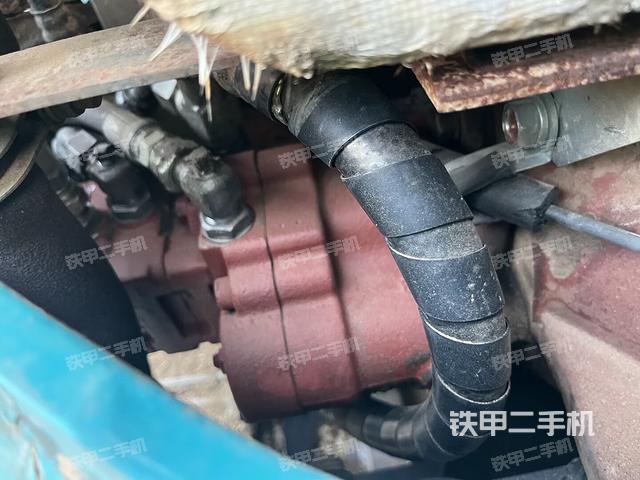 液压泵舱室正面整体(整机外观) 液压泵舱室正面整体(整机外观)