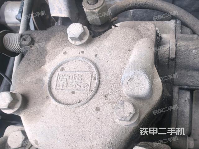 分动箱或变速箱(压路机发动机舱) 分动箱或变速箱(压路机发动机舱)