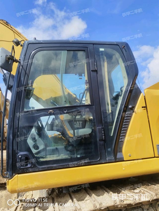 駕駛室正側(cè)(駕駛室部分) 駕駛室正側(cè)(駕駛室部分)