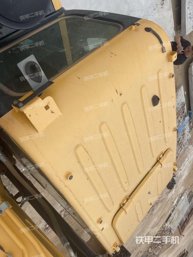 驾驶室顶部（整机外观）