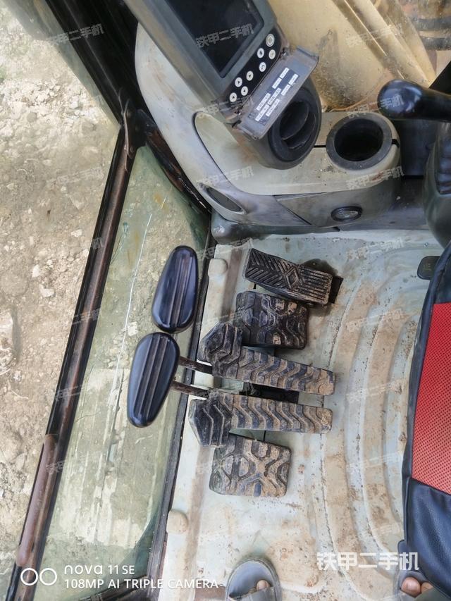 后窗玻璃角標(biāo)(駕駛室部分) 后窗玻璃角標(biāo)(駕駛室部分)