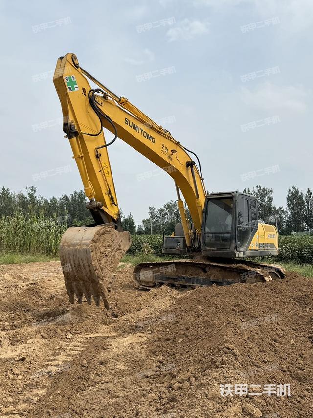 驾驶室整体(整机外观) 驾驶室整体(整机外观)