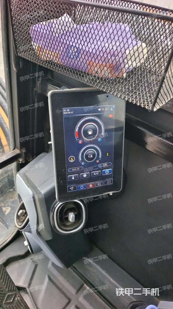 显示屏 (驾驶室部分) 显示屏 (驾驶室部分)