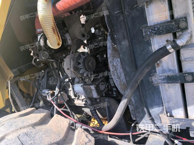 散熱器全景（壓路機發(fā)動機艙）