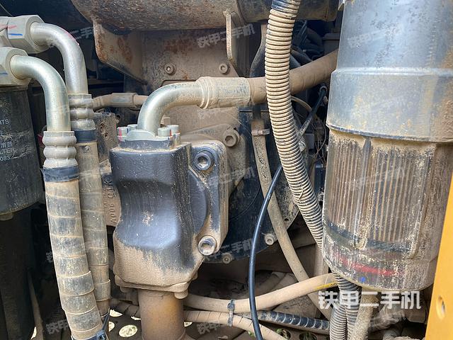 液压泵舱室正面整体(整机外观) 液压泵舱室正面整体(整机外观)